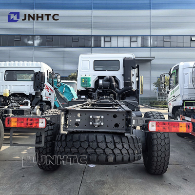 迅速な配達 SINOTRUK HOWO 4X4 貨物車 トランスミッション 重量 トラック シャーシ