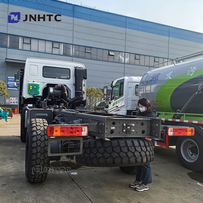 迅速な配達 SINOTRUK HOWO 4X4 貨物車 トランスミッション 重量 トラック シャーシ