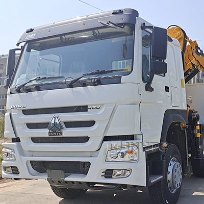新型シノトルク ホウフェンス貨物トラック 10トンの折りたたみクレーン 12輪 400hp 販売