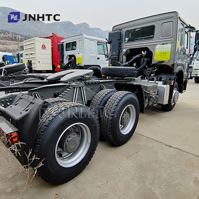 SINOTRUK HOWO トラクター トラック 車 商用車 6X4 400HP 工場職員