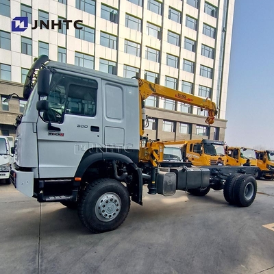重貨 HOWO ディーゼル貨物 トラック 4x4 6ホイール クランのシャーシ 高品質