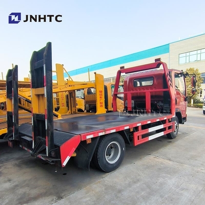 HOWO 破片トラック 4x2 5トンの掘削機 積載機 積載 トロー 破片トラック フラットベッド貨物トラック