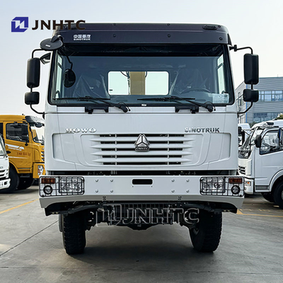 SINOTRUK HOWO ディーゼル貨物トラック 4x4 6ホイール クランのシャシー 低価格