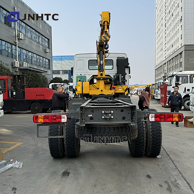 SINOTRUK HOWO ディーゼル貨物トラック 4x4 6ホイール クランのシャシー 低価格