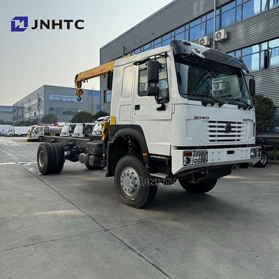 SINOTRUK HOWO ディーゼル貨物トラック 4x4 6ホイール クランのシャシー 低価格