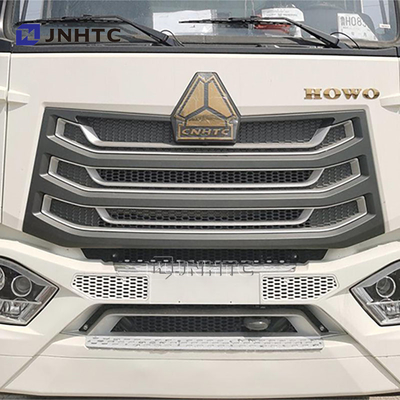 新しいHOWO NX 6X4 肉貨物輸送 冷蔵庫 箱 トラック価格