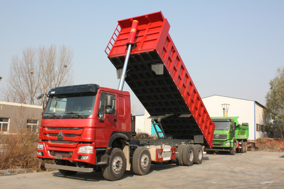 Sinotruk Howo7 30M3の前部持ち上がる頑丈なダンプ トラック8 x 4の12の車輪