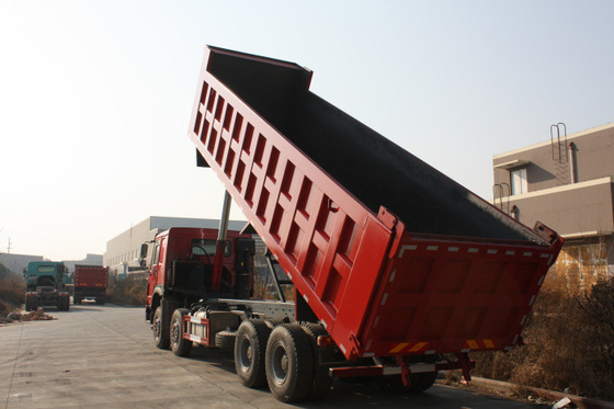 50T 12車輪の30M3容量の赤いSinotruk Howo 8x4の頑丈なダンプ トラックLHD