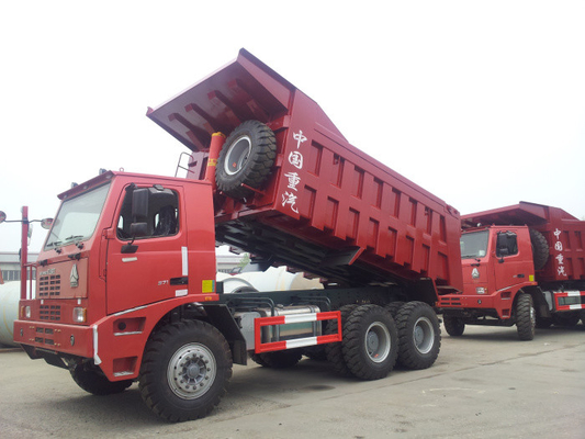 Sinotruk HOVAの頑丈なダンプ トラックを採鉱する70T