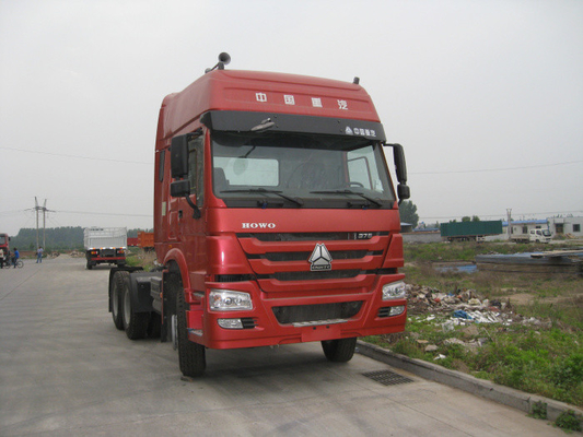 2人の眠る人が付いている371hp HW79の小屋のSinotruk Howo7のトラクターの索引車のトラック