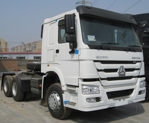 高い衝突の抵抗の白いHowo Sinotruk 6x4のトラクターのトラック25トンのWd615.47
