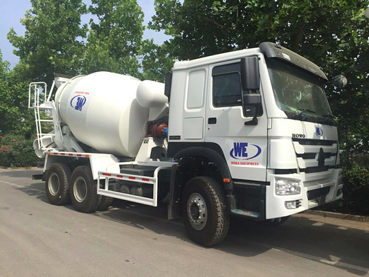 避難所Ptoおよびポンプを搭載する白いSinotruk Howo7 8M3 10M3のトラックミキサのトラック