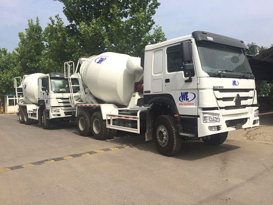 6x4 8M3のトラックミキサのタンクローリーのSinotruk Howo7白い色Hw76の小屋