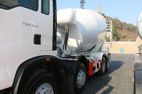 Sinotruk Howo A7 8×4 371hpエンジンおよび1台のベッドが付いている具体的なアジテータ トラック
