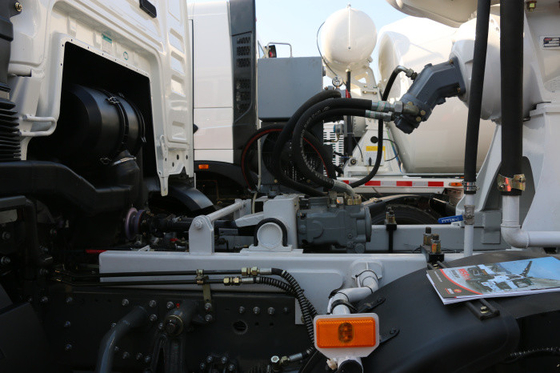 Sinotruk Howo A7 8×4 371hpエンジンおよび1台のベッドが付いている具体的なアジテータ トラック
