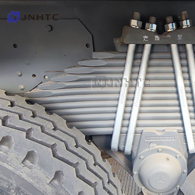 新型SINOTRUK HOWO 8X4 400HP貨物トラック 10 12トンのクレーン