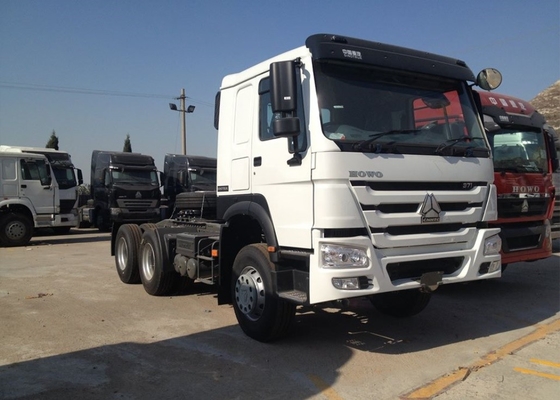 赤いSINOTRUK HOWOの牽引/全盛のトラクターのトラックRHD 10は371 HP ZZ4257S3241Wを動かします