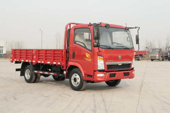 ZZ1047E2815B180軽量コマーシャルはHOWO 4X2ライト貨物トラックのユーロII 120hpをトラックで運びます