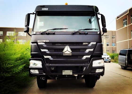 371馬力の頑丈なダンプ トラックは70トン8×4ダンプ トラックに荷を積みます