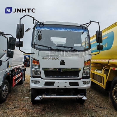 NEW HOWO 軽水トラック 4x2 5000リットル 5トンの水輸送タンカー トラック価格