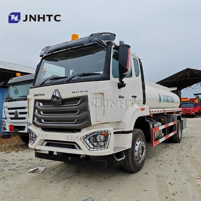 Howo NX ウォーターアンカー トラック 4x2 200-380hp 駆動車 噴水タンク トラック 良い価格