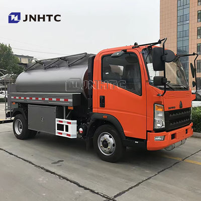 新型SINOTRUK HOWO 4*2 Euro2 10 Cbm 10000L 給油トラック、流量計付き