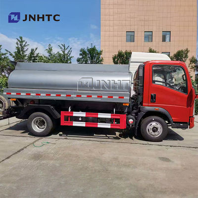 新型SINOTRUK HOWO 4*2 Euro2 10 Cbm 10000L 給油トラック、流量計付き