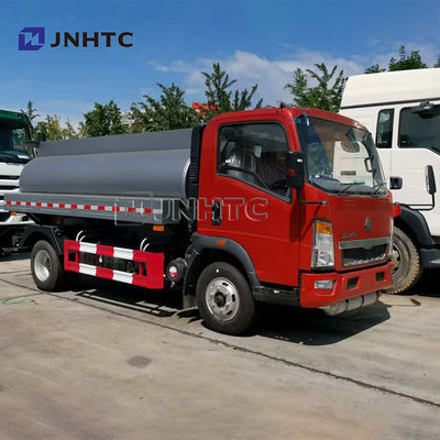 新型SINOTRUK HOWO 4*2 Euro2 10 Cbm 10000L 給油トラック、流量計付き