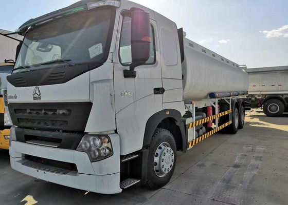 371hp 6x4の燃料タンクのトラックSINOTRUK HOWO A7 10は21cbm容量を動かします