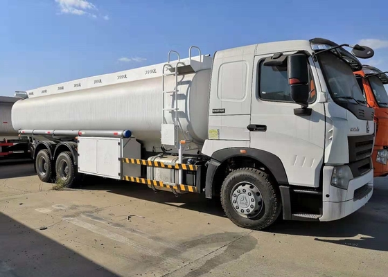 371hp 6x4の燃料タンクのトラックSINOTRUK HOWO A7 10は21cbm容量を動かします