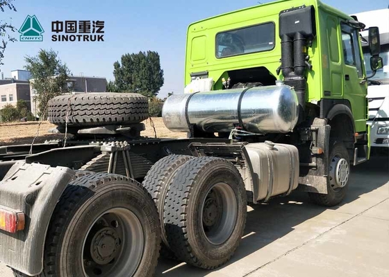 SINOTRUK HOWO 6X4 10の車輪のトラクターのトラック