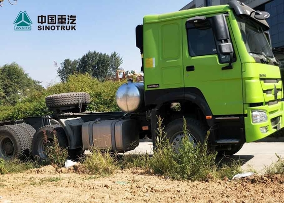 SINOTRUK HOWO 6X4 10の車輪のトラクターのトラック