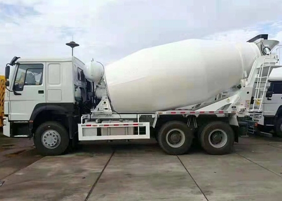 10M3ミキサー タンク トラックミキサのトラックSinotruk Howo7 6x4 10は避難所Ptoによって動きます
