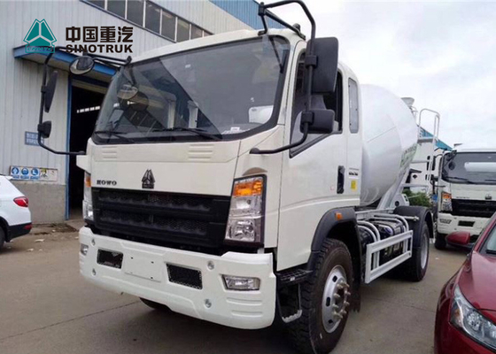 Howo 4x2 4CBMの白い色の小型トラックミキサのトラックは工場で準備ができている