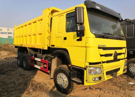 中間の持ち上がるSinotruk Howo 6x4のダンプ トラックの頑丈な10車輪3の車軸