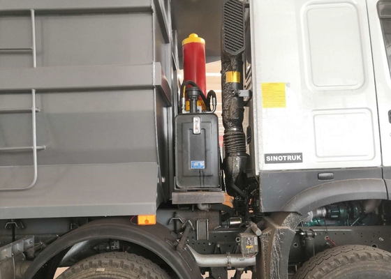 ISOによって渡されるSINOTRUK HOWO 8x4のダンプ トラックの構造の国際的なダンプ トラックの後部ダンプ トラック