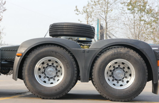 Sinotruk 371hp 420hpのトラクターの索引車のトラック6x4 10は50# 90#の重要部品と動きます