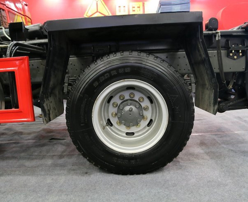小型SINOTRUKシュタイアー6つの車輪の頑丈なダンプ トラック4X2 50km/Hの最高の運転の速度