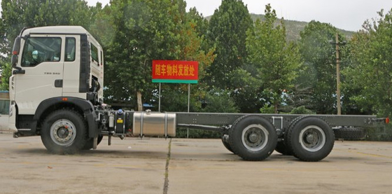 CCC SINOTRUK HOWO A7の重い貨物トラック6X4の商業配達用トラックの長い生命