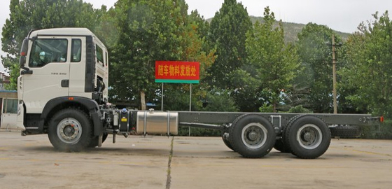 白い色SINOTRUK HOWO 6X4の重い貨物トラックの290HP HF7/HF9フロント・アクスル40Ton