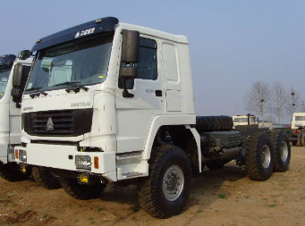 Sinotrukのオフロード重い貨物トラック6x6すべての車輪ドライブZZ1311M3861V 350hp