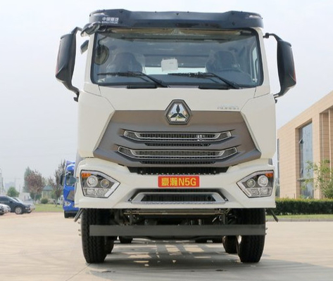 SINOTRUK HOHAN 8X4の重い貨物トラック30-52のトンZZ1315M4666C1の低い燃料消費料量