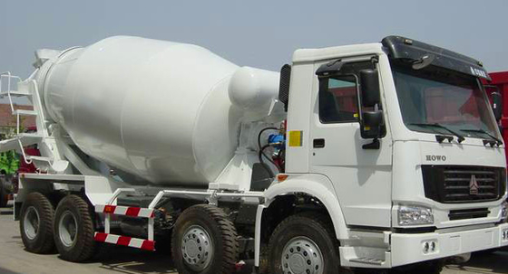 16cbm 8x4 Sinotruk HOWOのトラックミキサのトラック渡される赤く白い色20-60のトンCCC