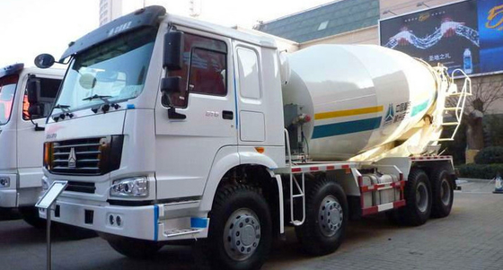 16cbm 8x4 Sinotruk HOWOのトラックミキサのトラック渡される赤く白い色20-60のトンCCC