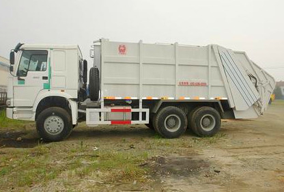 6x4ユーロIIのエミッション規格の屑のコンパクターのトラック、密集したごみ収集車12m3