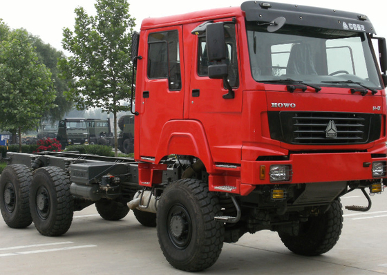 ZZ2167M5227 6x6の廃物のコンパクターのトラックはすべての車輪ドライブ貨物SINOTRUCKのユーロII III 380hp力をトラックで運びます