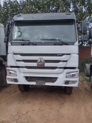 SINOTRUK HOWO Dropsideの貨物商用車のトラックのシャーシLHD 6X4 371HP