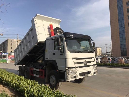 Sinotruk 6x4 10の車輪のボディ プラットホームの転覆の頑丈なダンプ トラック