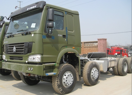 Howo 8x8すべての車輪ドライブ車の重い貨物トラックのユーロIIIエンジンの省エネ