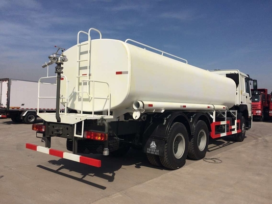SINOTRUK HOWO 290HP水スプリンクラーのトラック6X4 10は20立方メートルを動かします